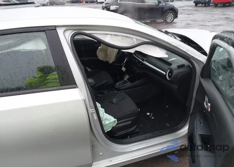 2021 Kia Forte Lxs z USA, uszkodzony, nr VIN 3KPF24AD7ME271356